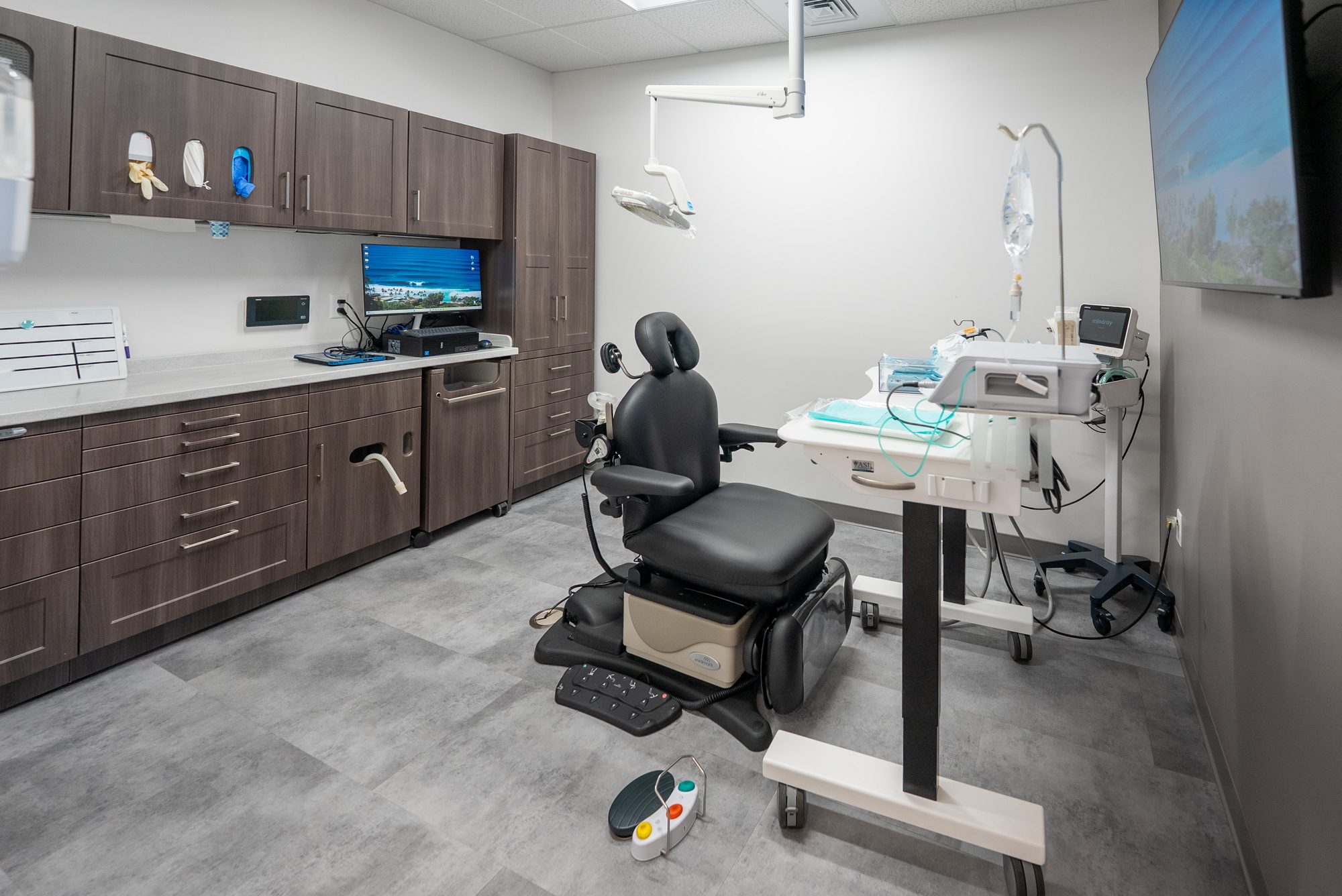 Hawaiʻi Elite Dental operatory with chair and cabinetry